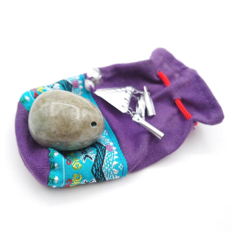 Nefrito kiausinis, yoni kiausinis, joni kiausinis, kristalinis kiausinis, nefritinis kiausinis, kristalo kiausinis Sertifikuotas nefrito kiaušinis (tyrimo ataskaita) Labiau tinka gimdžiusioms du kartus ir daugiau. Išmatavimai: 4,1 x 3,3 cm Kilmės šalis: Mianmaras (Birma). Sudėtis: nefritas. nefrito kiaušinis, nefritas, yoni kiaušinis, energetinis kiaušinis, makšties treniruoklis, dubens dugno raumenų treniruotė, kiaušinys intymumui, nefrito kiaušinio naudos, nefrito kiaušinio praktika, moteriškos dao praktikos, intymios praktikos moterims, nefrito kiaušinis kaina, kur pirkti nefrito kiaušinį, nefrito kiaušinis internetu, nefrito kiaušinio sertifikatas, kaip naudoti nefrito kiaušinį, nefrito kiaušinis dydžiai, yoni treniruotės akmuo, obsidiano kiaušinis, rožinio kvarco kiaušinis, aventurino kiaušinis, akupresūros taškai makštyje, šlapimo nelaikymo prevencija, menstruacijų palengvinimas, PMS simptomų mažinimas, orgazmo pojūčio stiprinimas, makšties raumenų stiprinimas, energijos kėlimas, dao moterų praktikos, intymi sveikata, tradicinė kinų medicina praktika, seksualinės daoistų praktikos, nefrito istorija, yoni kiaušinys naudai, intymios energetikos treniruotė, arbatmedžio aliejus dezinfekuoti nefritą, pasiruošimas nefrito treniruotei, medžiagos apie nefritą, mokymai nefrito praktikoje, video praktika nefrito kiaušiniui, edita esenku šimkutė