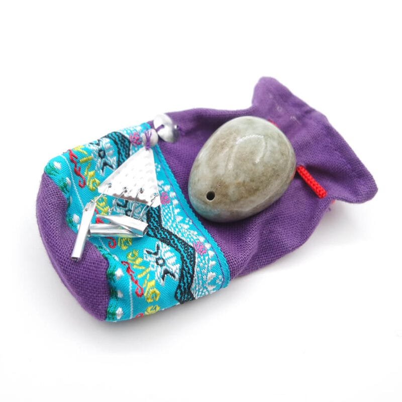 Nefrito kiausinis, yoni kiausinis, joni kiausinis, kristalinis kiausinis, nefritinis kiausinis, kristalo kiausinis Sertifikuotas nefrito kiaušinis (tyrimo ataskaita) Labiau tinka gimdžiusioms du kartus ir daugiau. Išmatavimai: 4,1 x 3,3 cm Kilmės šalis: Mianmaras (Birma). Sudėtis: nefritas. nefrito kiaušinis, nefritas, yoni kiaušinis, energetinis kiaušinis, makšties treniruoklis, dubens dugno raumenų treniruotė, kiaušinys intymumui, nefrito kiaušinio naudos, nefrito kiaušinio praktika, moteriškos dao praktikos, intymios praktikos moterims, nefrito kiaušinis kaina, kur pirkti nefrito kiaušinį, nefrito kiaušinis internetu, nefrito kiaušinio sertifikatas, kaip naudoti nefrito kiaušinį, nefrito kiaušinis dydžiai, yoni treniruotės akmuo, obsidiano kiaušinis, rožinio kvarco kiaušinis, aventurino kiaušinis, akupresūros taškai makštyje, šlapimo nelaikymo prevencija, menstruacijų palengvinimas, PMS simptomų mažinimas, orgazmo pojūčio stiprinimas, makšties raumenų stiprinimas, energijos kėlimas, dao moterų praktikos, intymi sveikata, tradicinė kinų medicina praktika, seksualinės daoistų praktikos, nefrito istorija, yoni kiaušinys naudai, intymios energetikos treniruotė, arbatmedžio aliejus dezinfekuoti nefritą, pasiruošimas nefrito treniruotei, medžiagos apie nefritą, mokymai nefrito praktikoje, video praktika nefrito kiaušiniui, edita esenku šimkutė