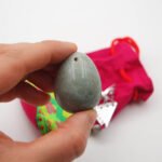 Nefrito kiaušinis, nefrito akmuo, nefritas, nefrito kiaušinis kaina, vidutinis nefrito kiaušinis, mažas nefrito kiaušinis, nefrito kiaušinis gimdžiusi, nefritinis kiaušinis, yoni kiaušinis, joni kiaušinis, joni egg, yoni egg, nefritinis kiaušinis, kristalo kiausinis