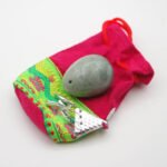 Nefrito kiaušinis, nefrito akmuo, nefritas, nefrito kiaušinis kaina, vidutinis nefrito kiaušinis, mažas nefrito kiaušinis, nefrito kiaušinis gimdžiusi, nefritinis kiaušinis, yoni kiaušinis, joni kiaušinis, joni egg, yoni egg, nefritinis kiaušinis, kristalo kiausinis